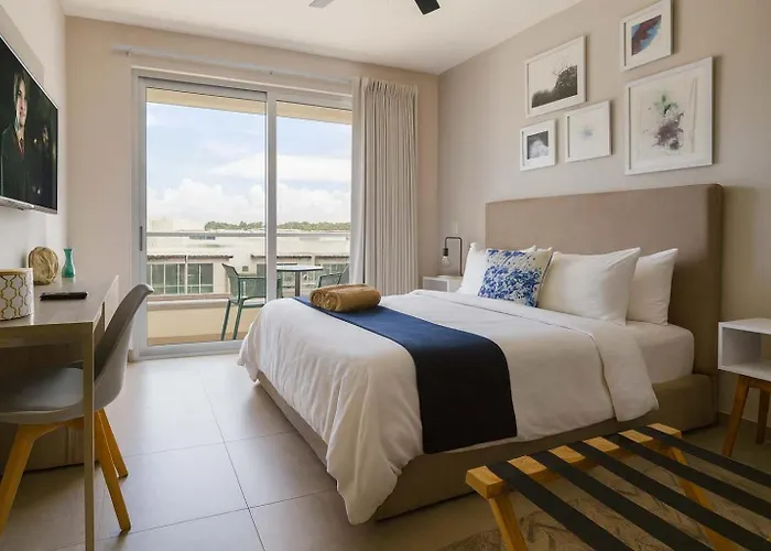 Steps From 5th Ave With Rooftop Pool Gym & Cinema Holiday home