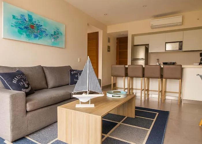 Steps From 5th Ave With Rooftop Pool Gym & Cinema Holiday home *