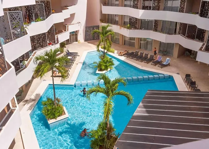 Steps From 5th Ave With Rooftop Pool Gym & Cinema Playa del Carmen