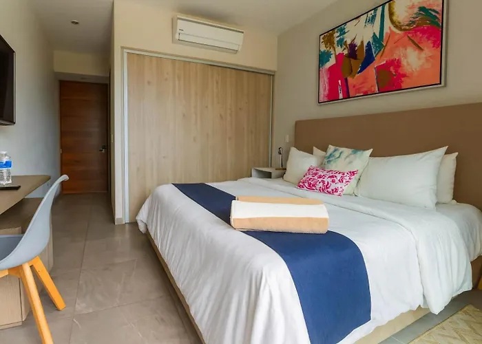 Steps From 5th Ave With Rooftop Pool Gym & Cinema Holiday home *