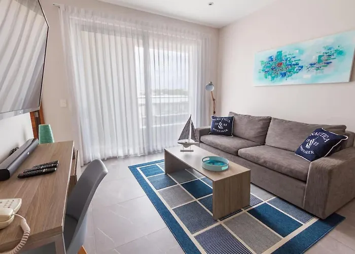 Holiday home Steps From 5th Ave With Rooftop Pool Gym & Cinema