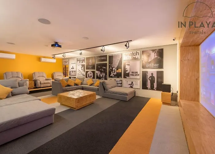 Steps From 5th Ave With Rooftop Pool Gym & Cinema Holiday home