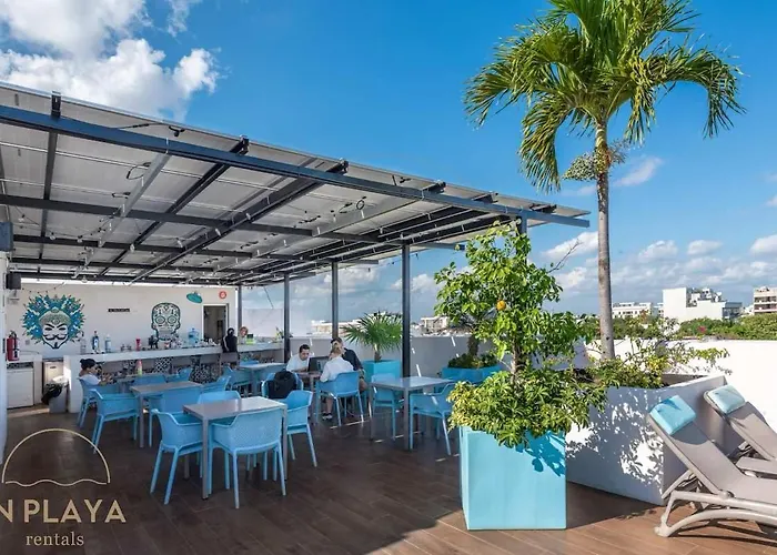 Steps From 5th Ave With Rooftop Pool Gym & Cinema Holiday home *