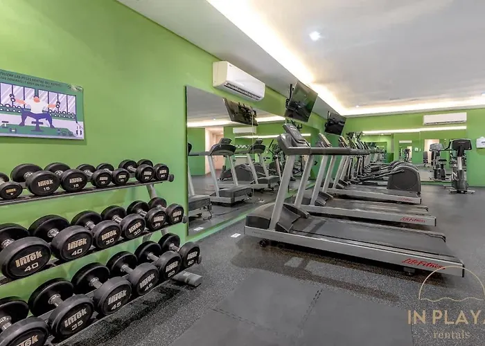 Steps From 5th Ave With Rooftop Pool Gym & Cinema Holiday home *